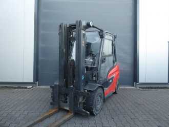 Used Forklift Truck LINDE H35D-01 DIESEL VIERRADFRONTSTAPLER (13075902) backdrop