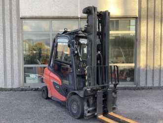 Used Forklift Truck LINDE H35D-01 DIESEL VIERRADFRONTSTAPLER (13076937) backdrop