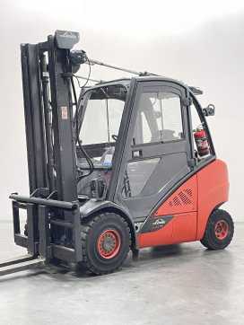 Used Forklift Truck LINDE H35D-02-393 DIESEL VIERRADFRONTSTAPLER (13067516) backdrop