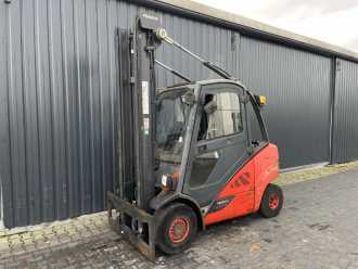 Used Forklift Truck LINDE H35D-02 DIESEL VIERRADFRONTSTAPLER (13004597) backdrop