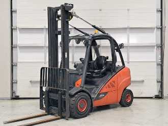 Used Forklift Truck LINDE H35D-02 DIESEL VIERRADFRONTSTAPLER (13038082) backdrop