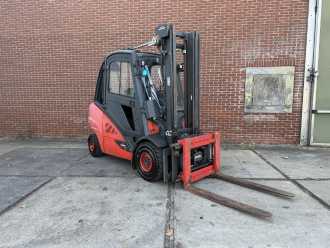 Used Forklift Truck LINDE H35D-02 DIESEL VIERRADFRONTSTAPLER (13062701) backdrop