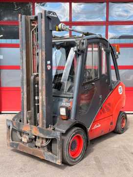Used Forklift Truck LINDE H35D-1 DIESEL VIERRADFRONTSTAPLER (13066793) backdrop