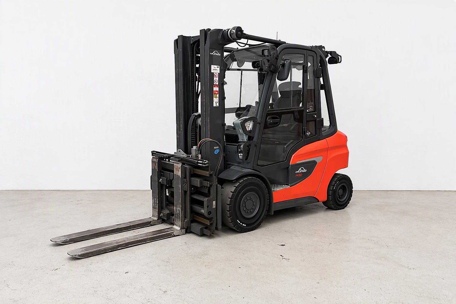Used Forklift Truck LINDE H35D / UT L00001 DIESEL VIERRADFRONTSTAPLER (13073546)