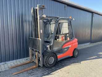 Used Forklift Truck LINDE H35T-01 GAS VIERRADFRONTSTAPLER (13067848) backdrop