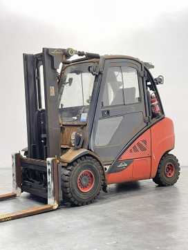 Used Forklift Truck LINDE H35T-02-393 GAS VIERRADFRONTSTAPLER (13067515) backdrop