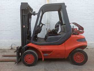 Used Forklift Truck LINDE H35T-04 GAS VIERRADFRONTSTAPLER (13043120) backdrop