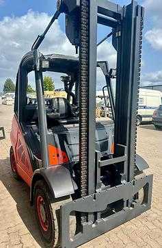 Used Forklift Truck LINDE H40T-02 394 GAS VIERRADFRONTSTAPLER (12897347)