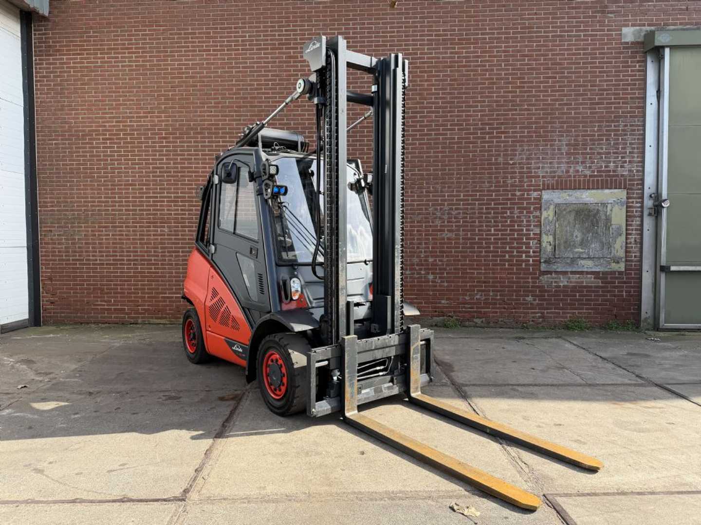 Used Forklift Truck LINDE H40T-02 GAS VIERRADFRONTSTAPLER (13031670)