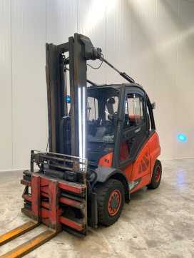 Used Forklift Truck LINDE H40T GAS VIERRADFRONTSTAPLER (13066167) backdrop