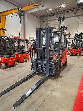 Used Forklift Truck LINDE H50 D: 5,0t (3B) DIESEL VIERRADFRONTSTAPLER (13049944) backdrop
