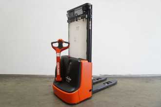 Used Forklift Truck LINDE L 12 1172 ELEKTRO HOCHHUBWAGENDEICHSEL (13031266) backdrop