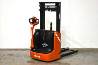 Used Forklift Truck LINDE L 12 1172 ELEKTRO HOCHHUBWAGENDEICHSEL (13048459) backdrop