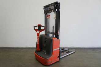 Used Forklift Truck LINDE L 12 1172 ELEKTRO HOCHHUBWAGENDEICHSEL (13066379) backdrop