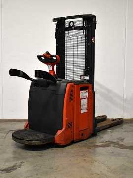 Used Forklift Truck LINDE L 12 L AP 133 ELEKTRO HOCHHUBWAGENFAHRERSTAND (12953779) backdrop