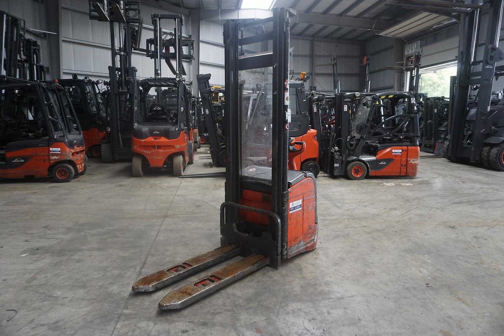 Used Forklift Truck LINDE L 14 - 3.910mm Hubhöhe ELEKTRO HOCHHUBWAGENDEICHSEL (13053040)