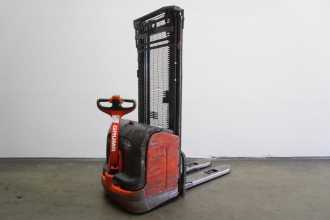 Used Forklift Truck LINDE L 14 372-03 ELEKTRO HOCHHUBWAGENDEICHSEL (13055201) backdrop