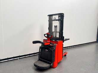 Used Forklift Truck LINDE L 14 AP ELEKTRO HOCHHUBWAGENFAHRERSTAND (13001803) backdrop