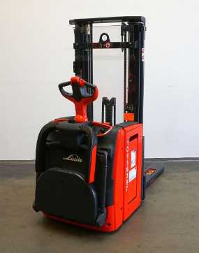 Used Forklift Truck LINDE L 14 AP i 1173 ELEKTRO HOCHHUBWAGENFAHRERSTAND (12993958) backdrop