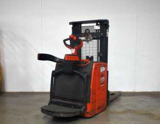 Used Forklift Truck LINDE L 16 AP i 1173 ELEKTRO HOCHHUBWAGENFAHRERSTAND (13020363) backdrop