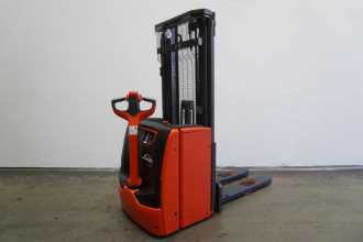 Used Forklift Truck LINDE L 16 i 1173 ELEKTRO HOCHHUBWAGENDEICHSEL (13069469) backdrop
