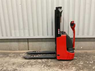 Used Forklift Truck LINDE L10 BR1172 ELEKTRO HOCHHUBWAGENDEICHSEL (13040764) backdrop
