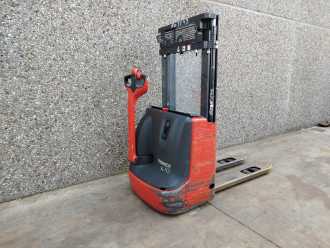 Used Forklift Truck LINDE L10 ELEKTRO HOCHHUBWAGENDEICHSEL (13029199) backdrop
