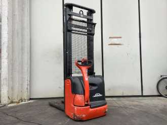 Used Forklift Truck LINDE L10 ELEKTRO HOCHHUBWAGENDEICHSEL (13036483) backdrop