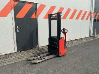 Used Forklift Truck LINDE L12 ELEKTRO HOCHHUBWAGENDEICHSEL (13041228) backdrop