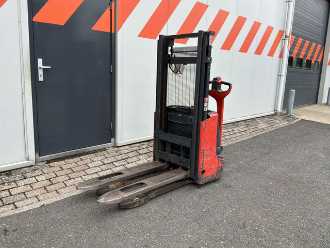 Used Forklift Truck LINDE L12 ELEKTRO HOCHHUBWAGENDEICHSEL (13063900) backdrop
