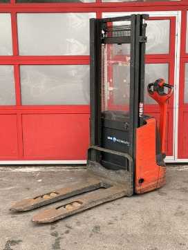 Used Forklift Truck LINDE L12 ELEKTRO HOCHHUBWAGENDEICHSEL (13068775) backdrop