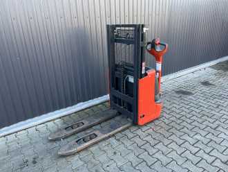 Used Forklift Truck LINDE L12 ELEKTRO HOCHHUBWAGENDEICHSEL (13075966) backdrop