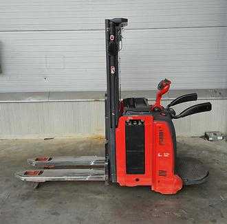 Used Forklift Truck LINDE L12L AP - 133 ELEKTRO HOCHHUBWAGENMANUELLELEKTRISCH (13069343) backdrop