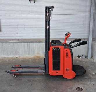 Used Forklift Truck LINDE L12L AP - 133 ELEKTRO HOCHHUBWAGENMANUELLELEKTRISCH (13069343) backdrop