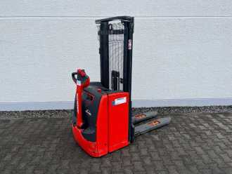 Used Forklift Truck LINDE L14 ELEKTRO HOCHHUBWAGENDEICHSEL (13022541) backdrop