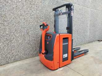 Used Forklift Truck LINDE L14 ELEKTRO HOCHHUBWAGENDEICHSEL (13035666) backdrop