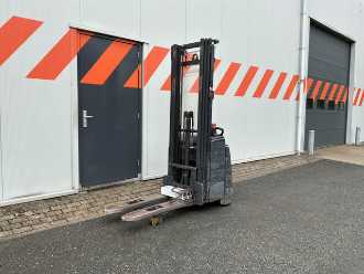 Used Forklift Truck LINDE L14 ELEKTRO HOCHHUBWAGENDEICHSEL (13073786) backdrop