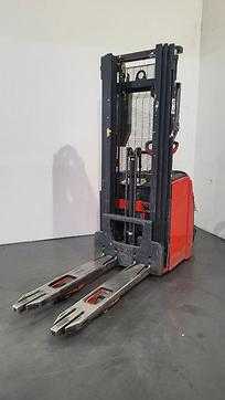 Used Forklift Truck LINDE L14AP ELEKTRO HOCHHUBWAGENFAHRERSTAND (13017951) backdrop