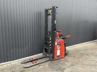 Used Forklift Truck LINDE L14AP ELEKTRO HOCHHUBWAGENFAHRERSTAND (13045038) backdrop
