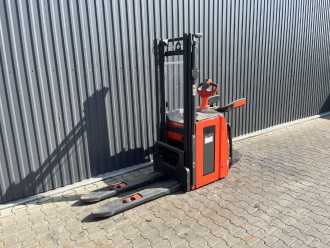 Used Forklift Truck LINDE L14AP ELEKTRO HOCHHUBWAGENFAHRERSTAND (13065385) backdrop