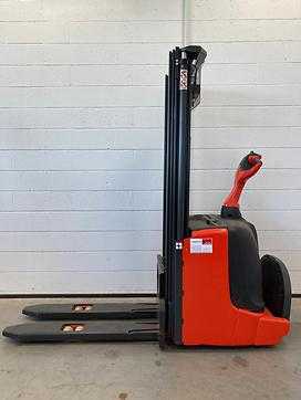 Used Forklift Truck LINDE L14P/1169 ELEKTRO HOCHHUBWAGENFAHRERSTAND (12815335) backdrop