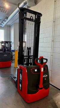 Used Forklift Truck LINDE L16/1173-01 ELEKTRO HOCHHUBWAGENDEICHSEL (12944272) backdrop