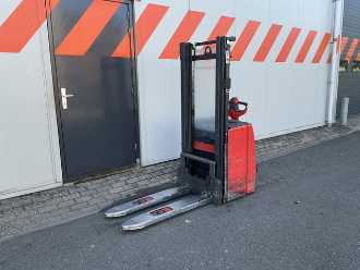 Used Forklift Truck LINDE L16 ELEKTRO HOCHHUBWAGENDEICHSEL (13041236) backdrop