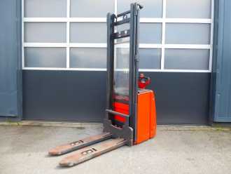 Used Forklift Truck LINDE L16 ELEKTRO HOCHHUBWAGENDEICHSEL (13044559) backdrop