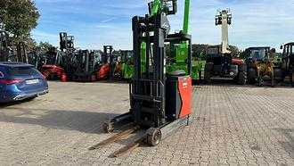 Used Forklift Truck LINDE R 16-01 ELEKTRO SCHUBMASTSTAPLER (13074099) backdrop