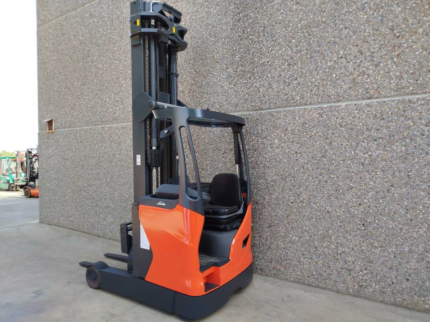 Used Forklift Truck LINDE R16HD ELEKTRO SCHUBMASTSTAPLER (13067391)