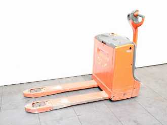 Used Forklift Truck LINDE T 16 1152 ELEKTRO NIEDERHUBWAGENDEICHSEL (13044022) backdrop