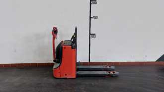 Used Forklift Truck LINDE T16L (1152-02) ELEKTRO NIEDERHUBWAGENDEICHSEL (13038000) backdrop