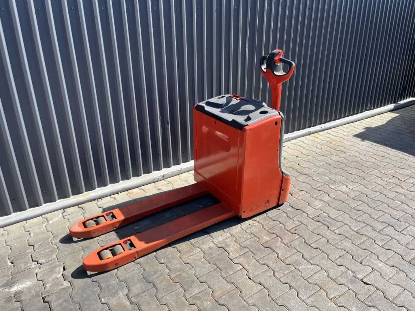 Used Forklift Truck LINDE T18 ELEKTRO NIEDERHUBWAGENDEICHSEL (13065756)