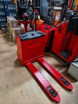Used Forklift Truck LINDE T20 ELEKTRO NIEDERHUBWAGENDEICHSEL (13001886) backdrop